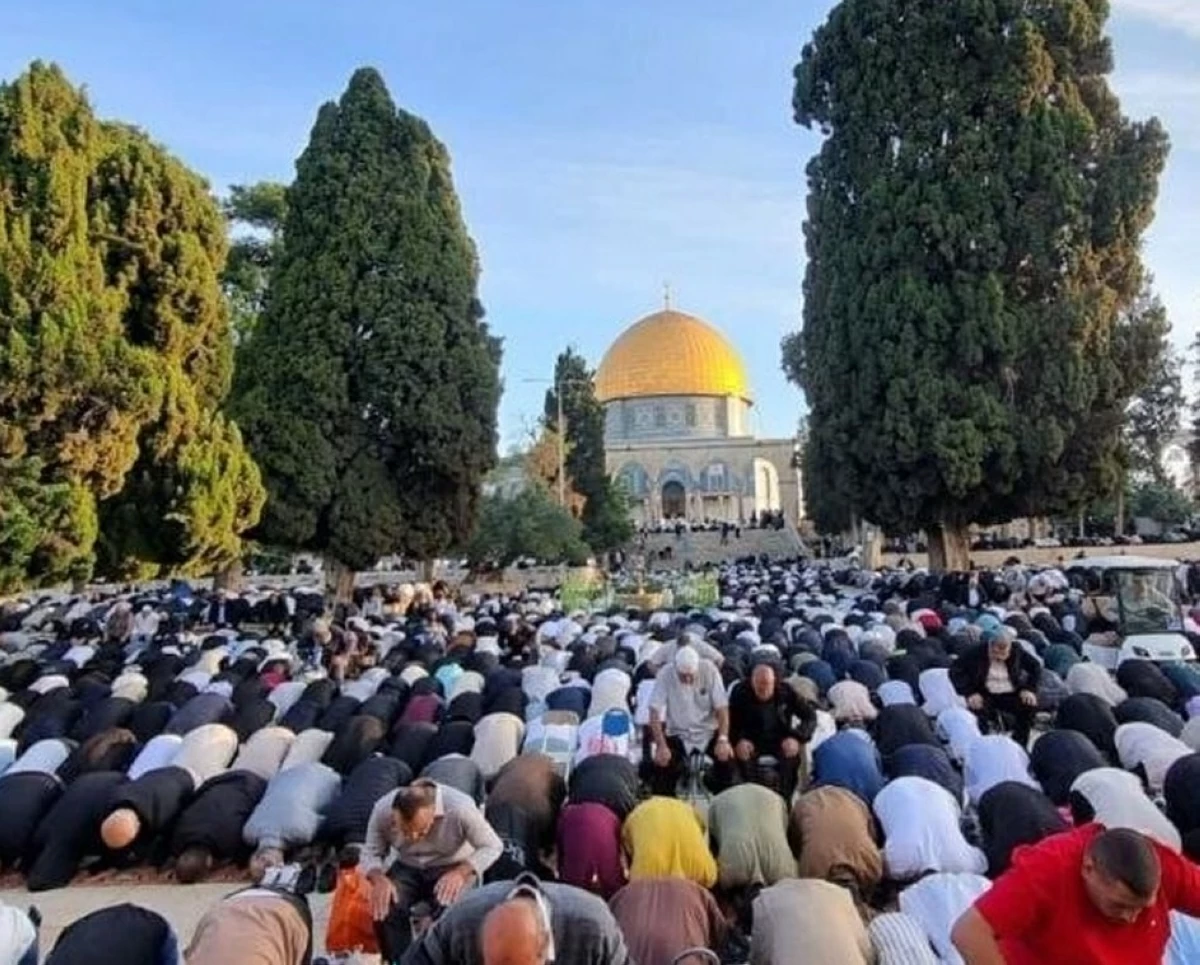 نحو 140 ألف فلسطيني يؤدون صلاة عيد الأضحى في المسجد الأقصى