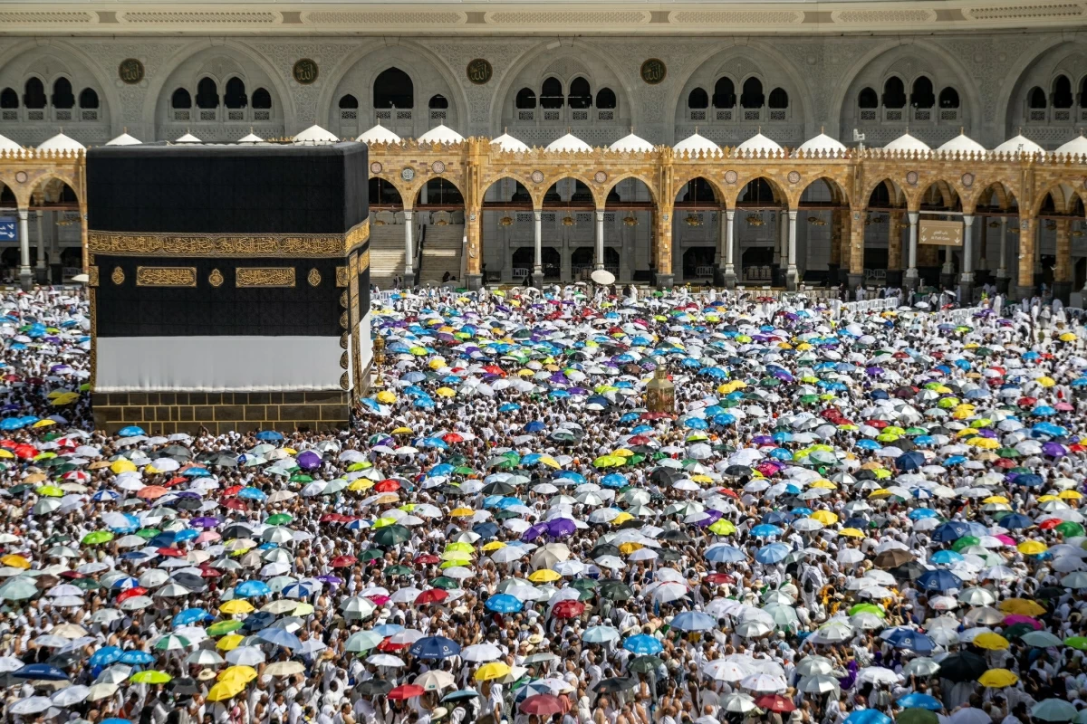 أخبار منوعة – زوار بيت الله الحرام يؤدون طواف الإفاضة في المسجد الحرام أخبار منوعة – زوار بيت الله الحرام يؤدون طواف الإفاضة في المسجد الحرام