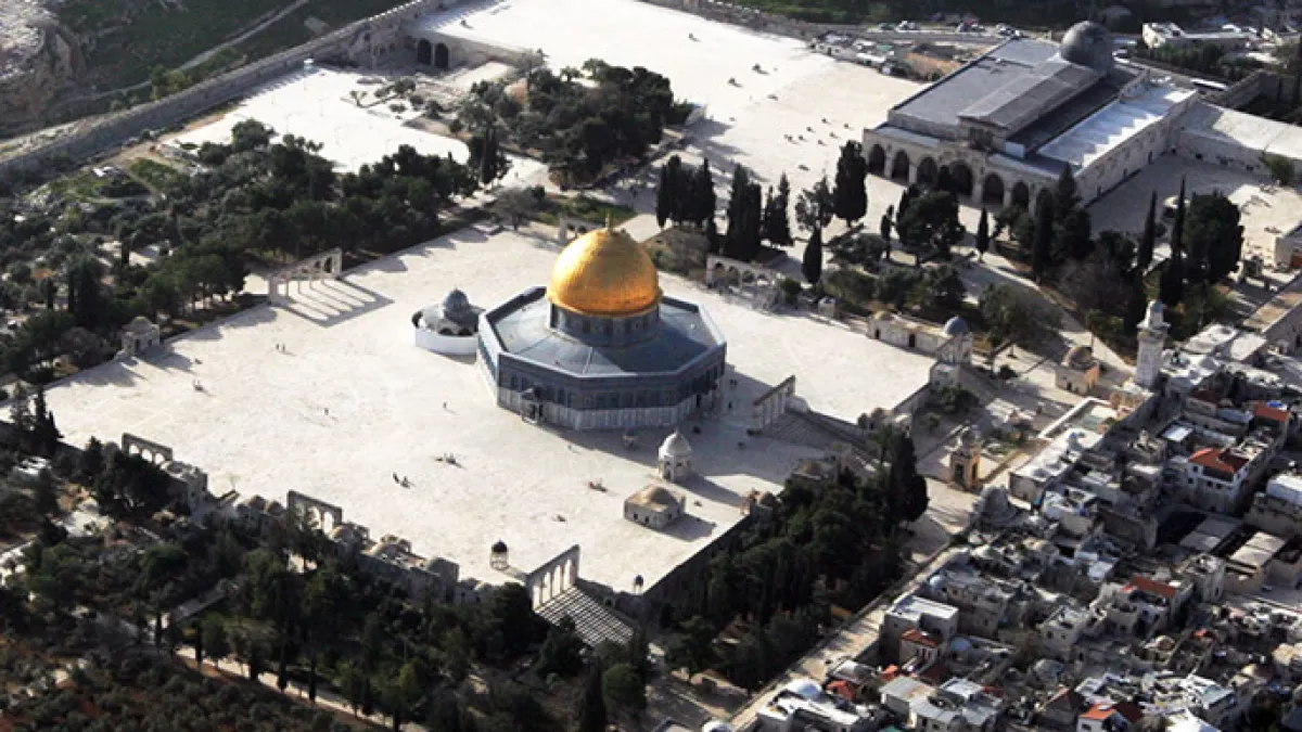 محافظة القدس: رفع أعلام الاحتلال داخل المسجد الأقصى انتهاك واضح للقانون الدولي محافظة القدس: رفع أعلام الاحتلال داخل المسجد الأقصى انتهاك واضح للقانون الدولي