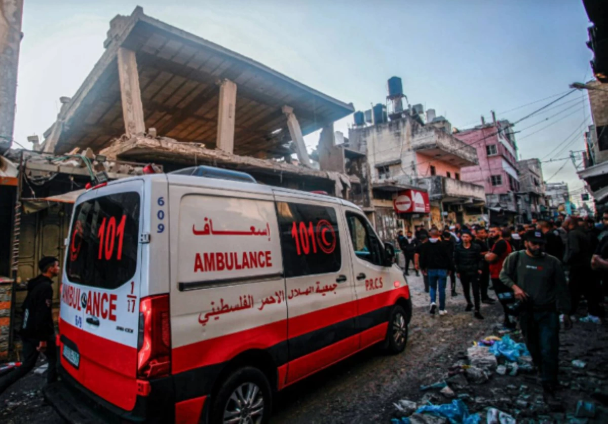 أصيب ثلاثة فلسطينيين بجراح جراء قصف إسرائيلي لسيارة جنوب قطاع غزة أصيب ثلاثة فلسطينيين بجراح جراء قصف إسرائيلي لسيارة جنوب قطاع غزة