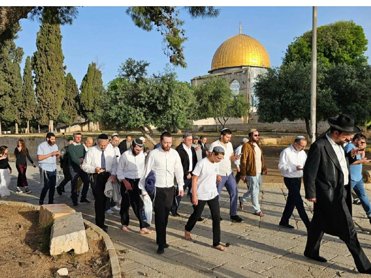 عشرات المستوطنين يقتحمون المسجد الأقصى بحماية من شرطة الاحتلال