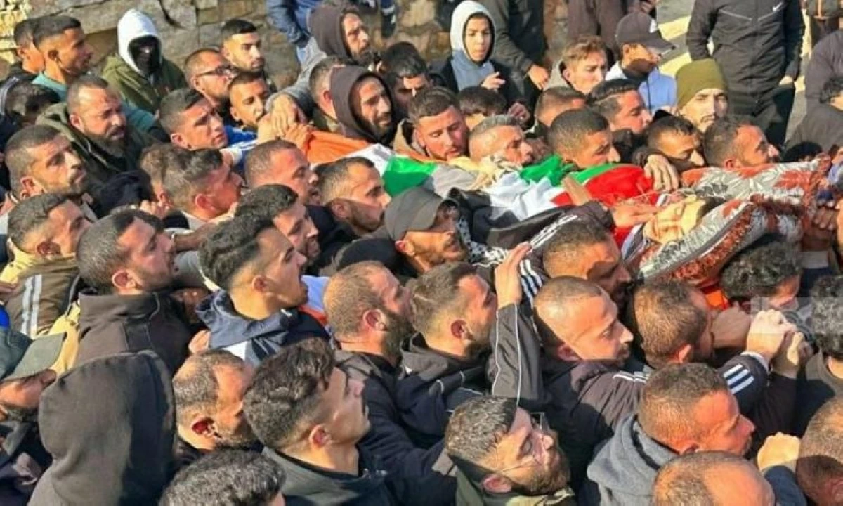 استشهد فلسطيني وأصيب آخرون بقصف إسرائيلي وسط قطاع غزة استشهد فلسطيني وأصيب آخرون بقصف إسرائيلي وسط قطاع غزة