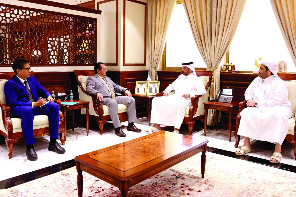 وزير البلدية يجتمع مع سفير كازاخستان