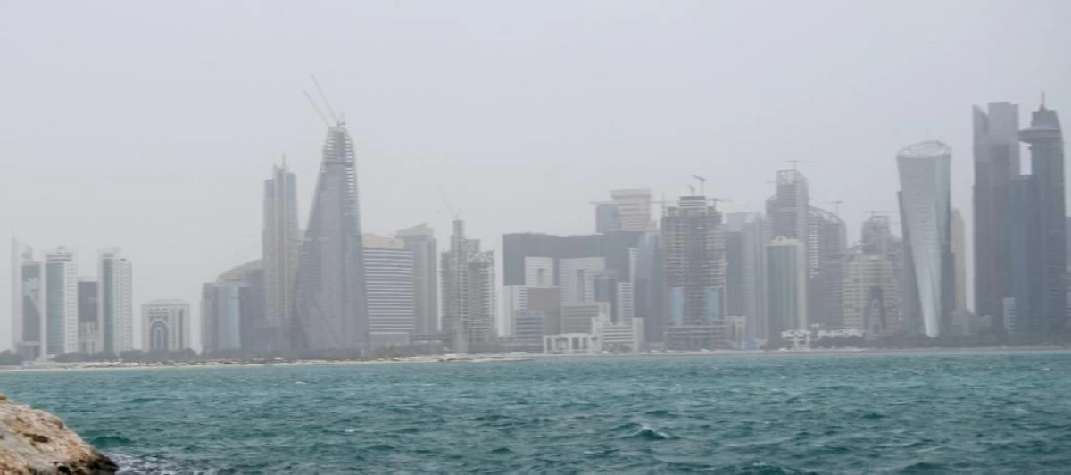 طقس حار مصحوب بالغبار العالق في البحر