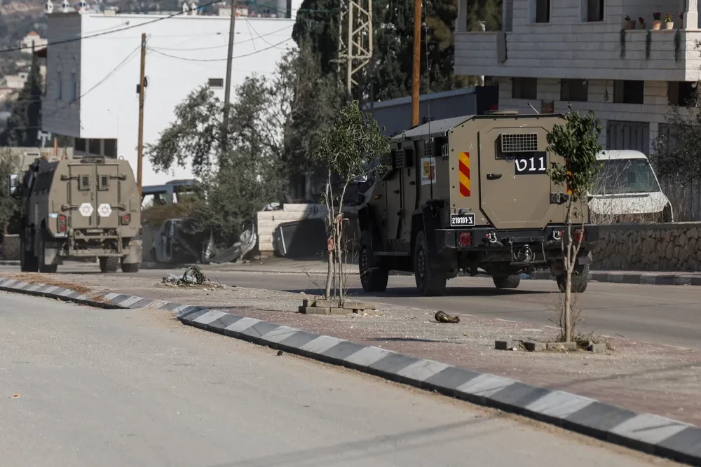 قوات الاحتلال تعتقل 3 فلسطينيين