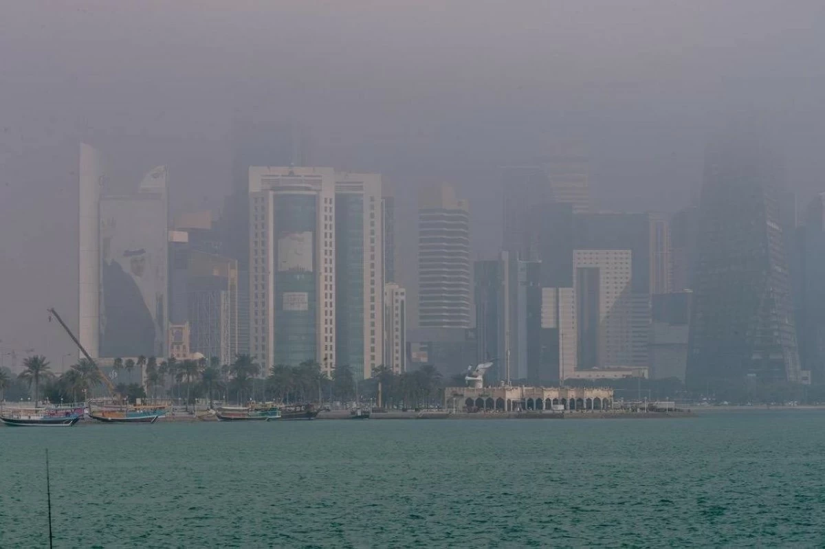 غبار إلى ضباب خفيف على الساحل وفي البحر هذه الليلة