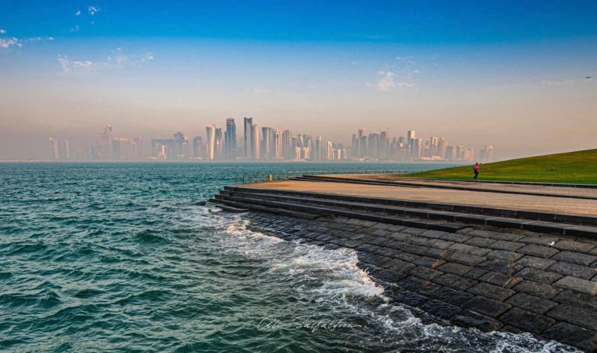 وتتوقع الأرصاد الجوية أن يكون الطقس مصحوباً بالغبار العالق على الساحل وفي البحر هذه الليلة