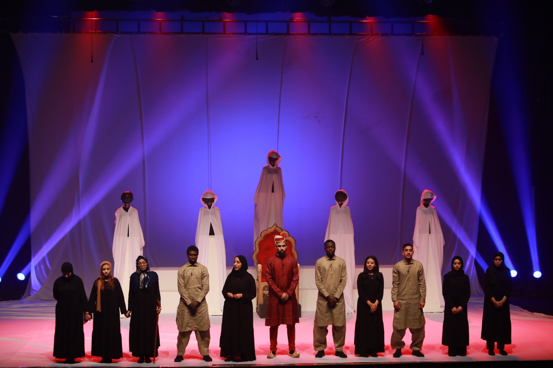 عرض مسرحية “الفيل يا ملك الزمان” ضمن مهرجان الدوحة المسرحي الرابع ...